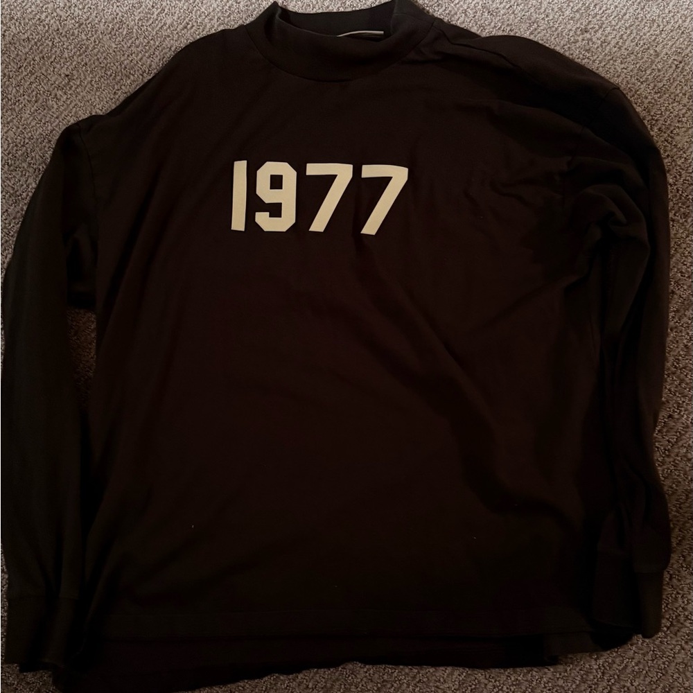 essentials crewneck size m